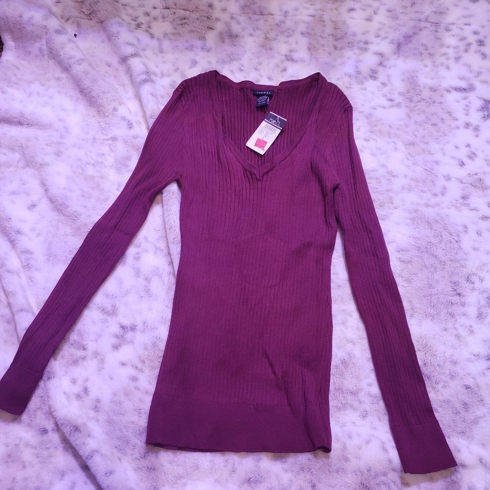 Ribbed burgundy sweater